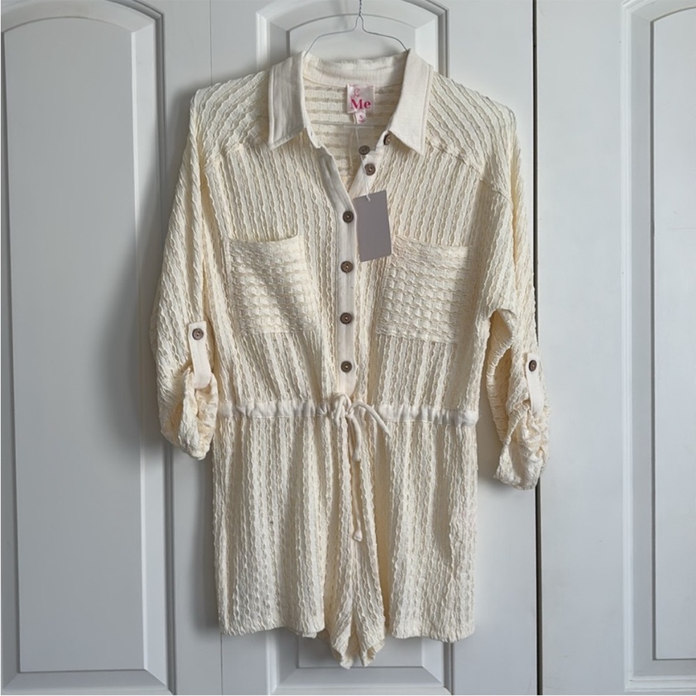 So Me Cream Textured Button-Up Romper small NWT - Picture 3 of 6